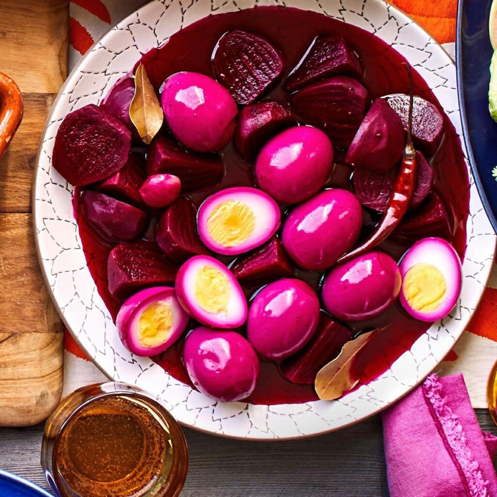 طرز تهیه ترشی تخم مرغ رنگی طرز تهیه ترشی تخم مرغ