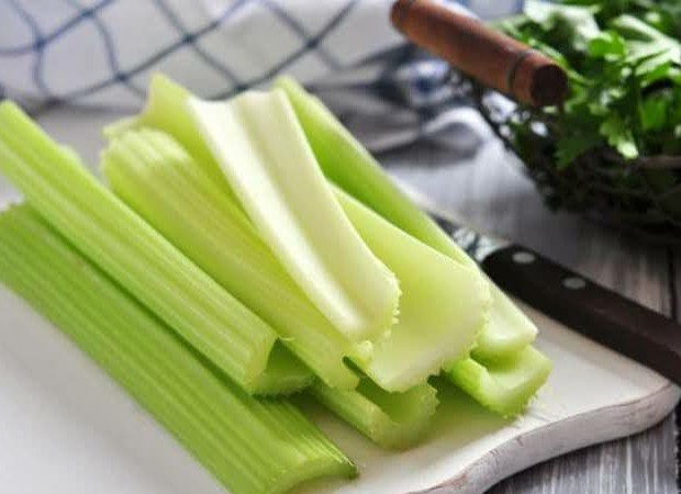 طرز تهیه ترشی کرفس خانگی خوشمزه