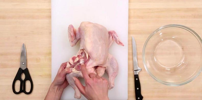 خرد کردن مرغ در 1 دقیقه اصولی و کاربردی 3 خرد کردن مرغ در 1 دقیقه اصولی و کاربردی