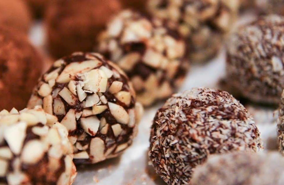 طرز تهیه حلوا خرمایی 3 طرز تهیه حلوا خرمایی