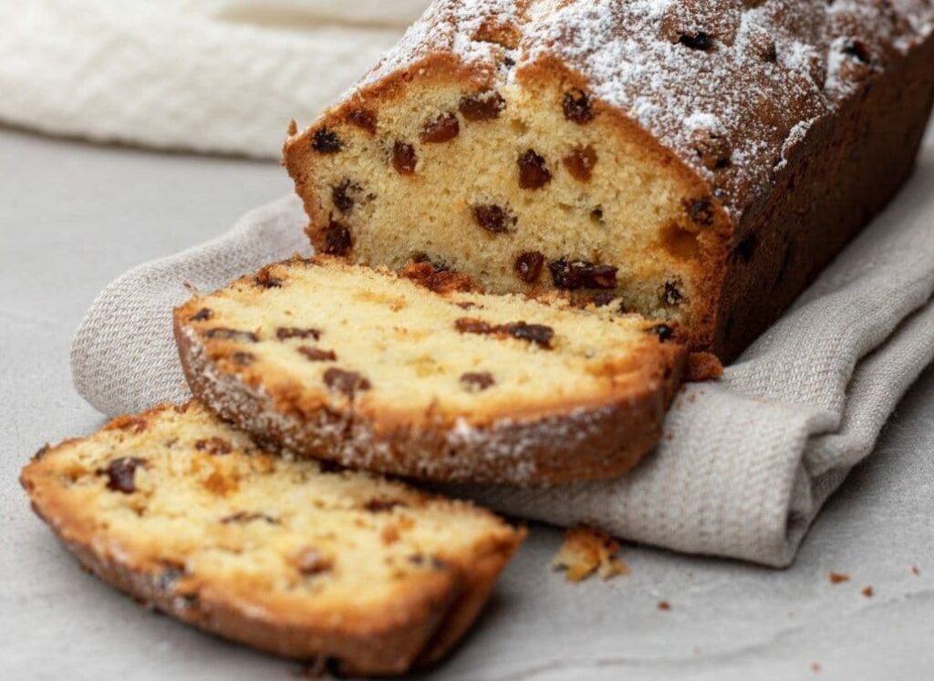 طرز تهیه کیک کشمشی