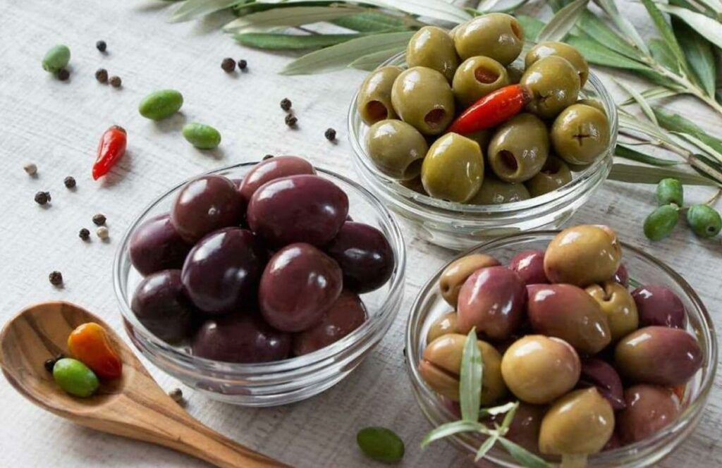 طرز تهیه ترشی زیتون حرفه ای با سرکه