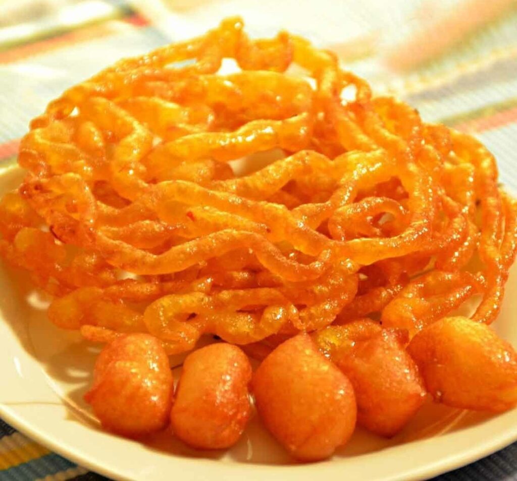 طرز تهیه زولبیا ترد و کم شیرین(بدون مخمر ) 4 طرز تهیه زولبیا ترد و کم شیرین(بدون مخمر )