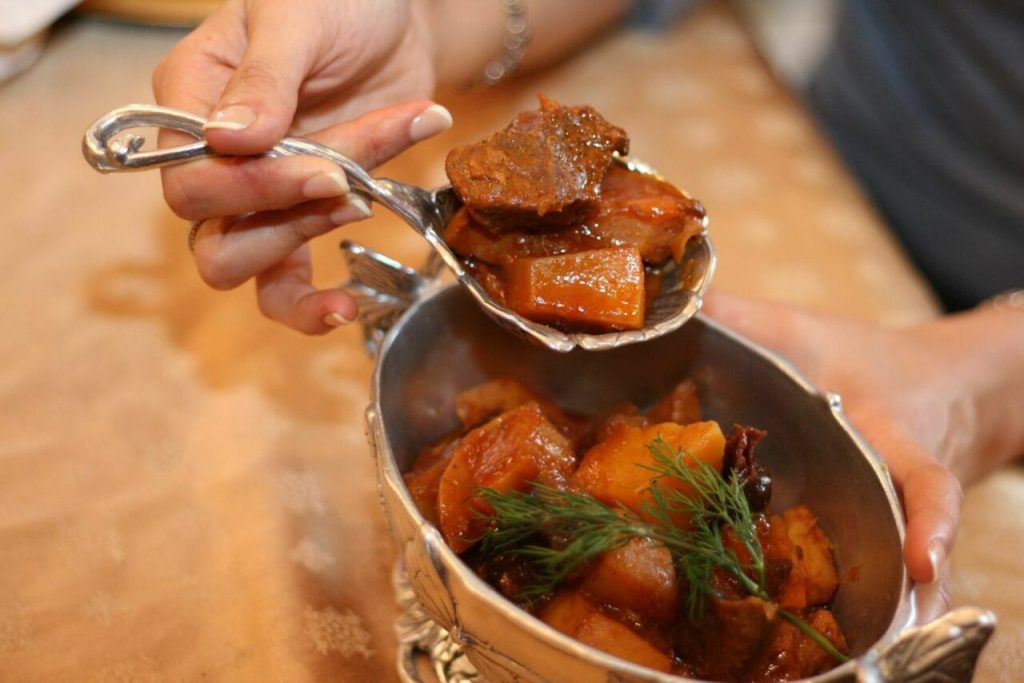 چطور خورشت به آلو خوشمزه و غلیظ بپزیم؟ 6 چطور خورشت به آلو خوشمزه و غلیظ بپزیم؟